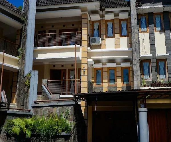 Larasmita Cisitu by Zenrra House