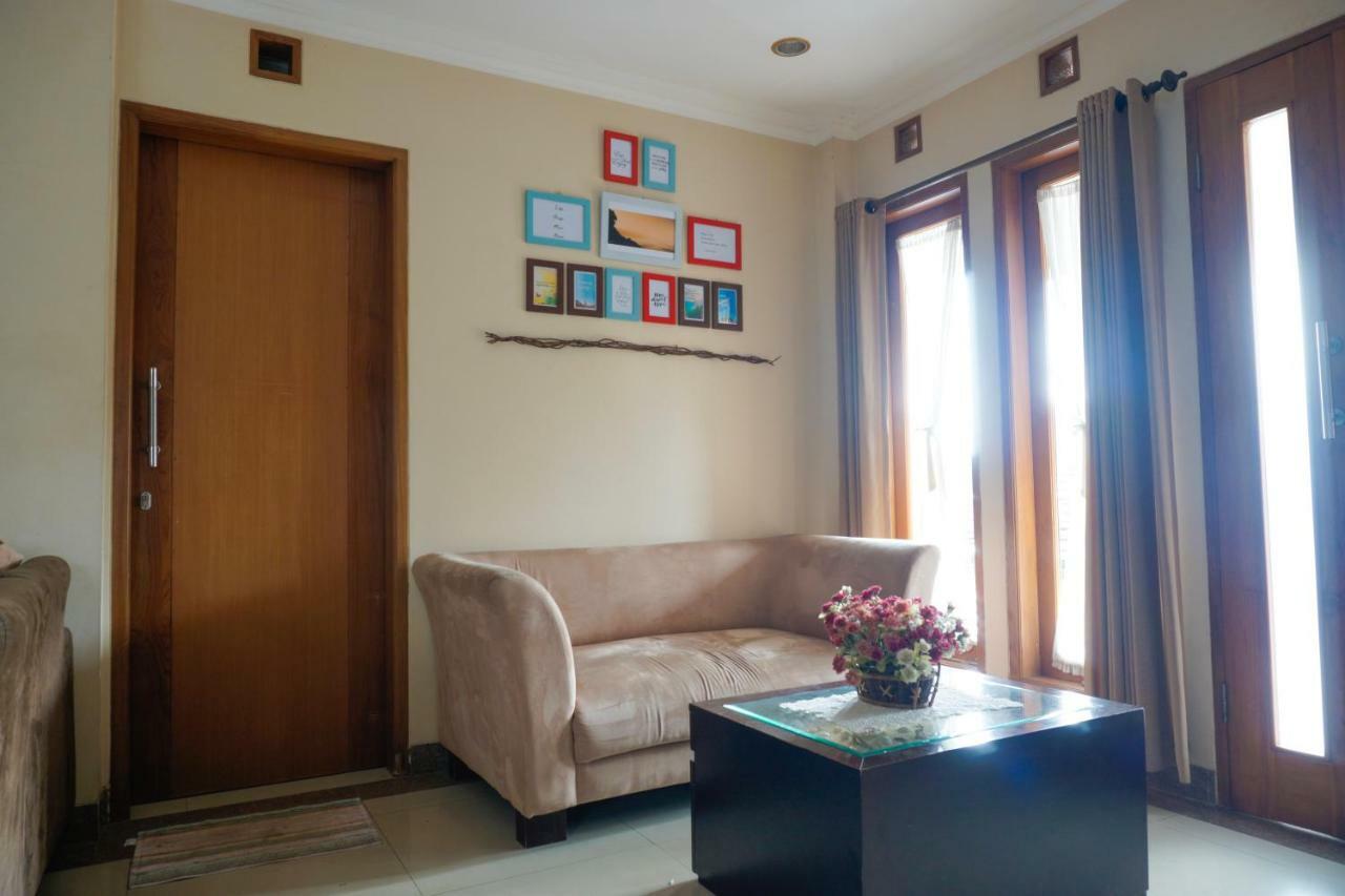 Rumah liburan Larasmita Cisitu By Zenrra House Bandung