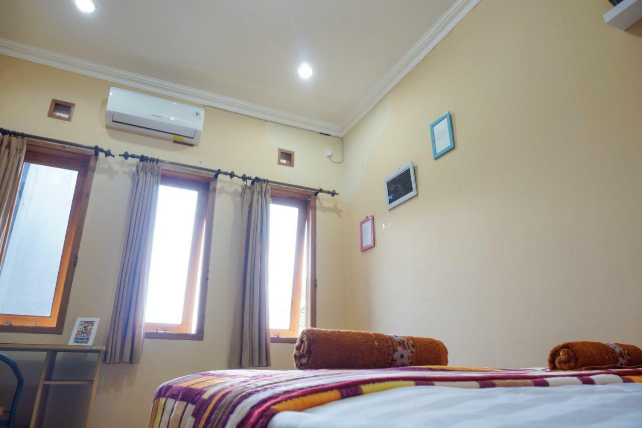 Rumah liburan Larasmita Cisitu By Zenrra House *